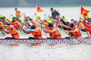百舸争流：解码端午龙舟竞渡新浪潮